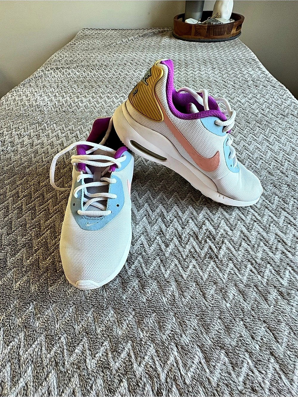 Nike Air Max Oketo Bleached Coral Pastel Sneakers - Women’s Size 7
